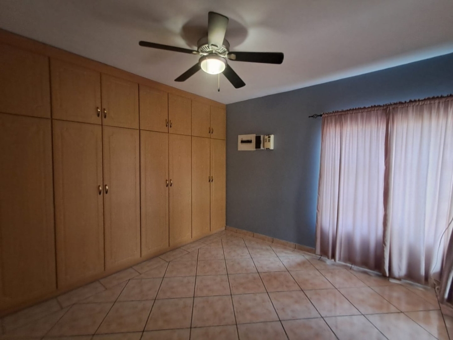 4 Bedroom Property for Sale in Roylglen Gardens Northern Cape